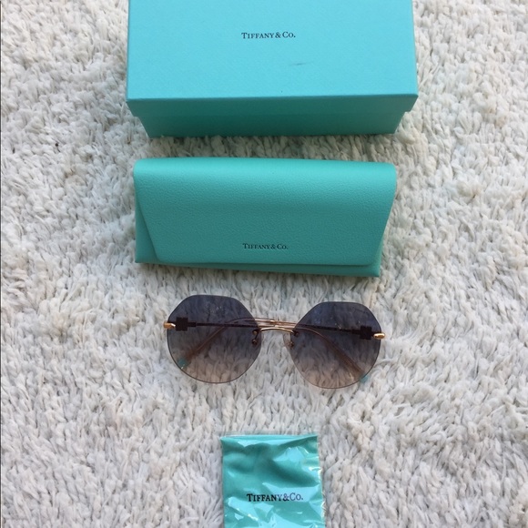 Tiffany & Co. Accessories - Tiffany & Co. 3077 Sunglasses